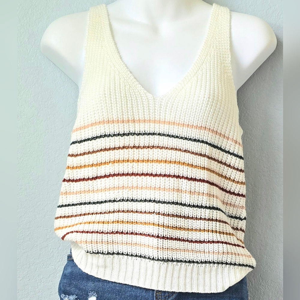 Knit Sweater Tank | size medium | tag was torn out | great for layering
